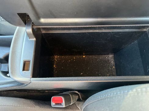 Used 2019 Toyota Prius L Eco image 17