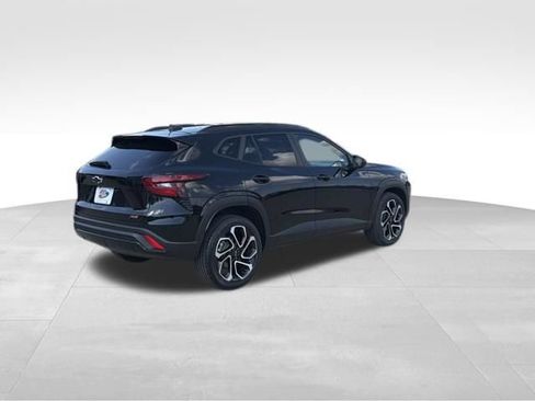 Certified 2024 Chevrolet Trax RS w/ Sunroof Package FWD image 5