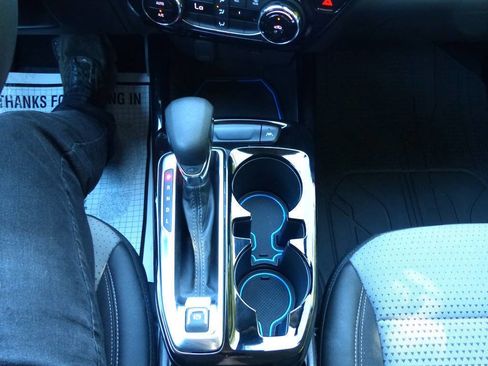 Used 2025 Chevrolet Trax LT image 30