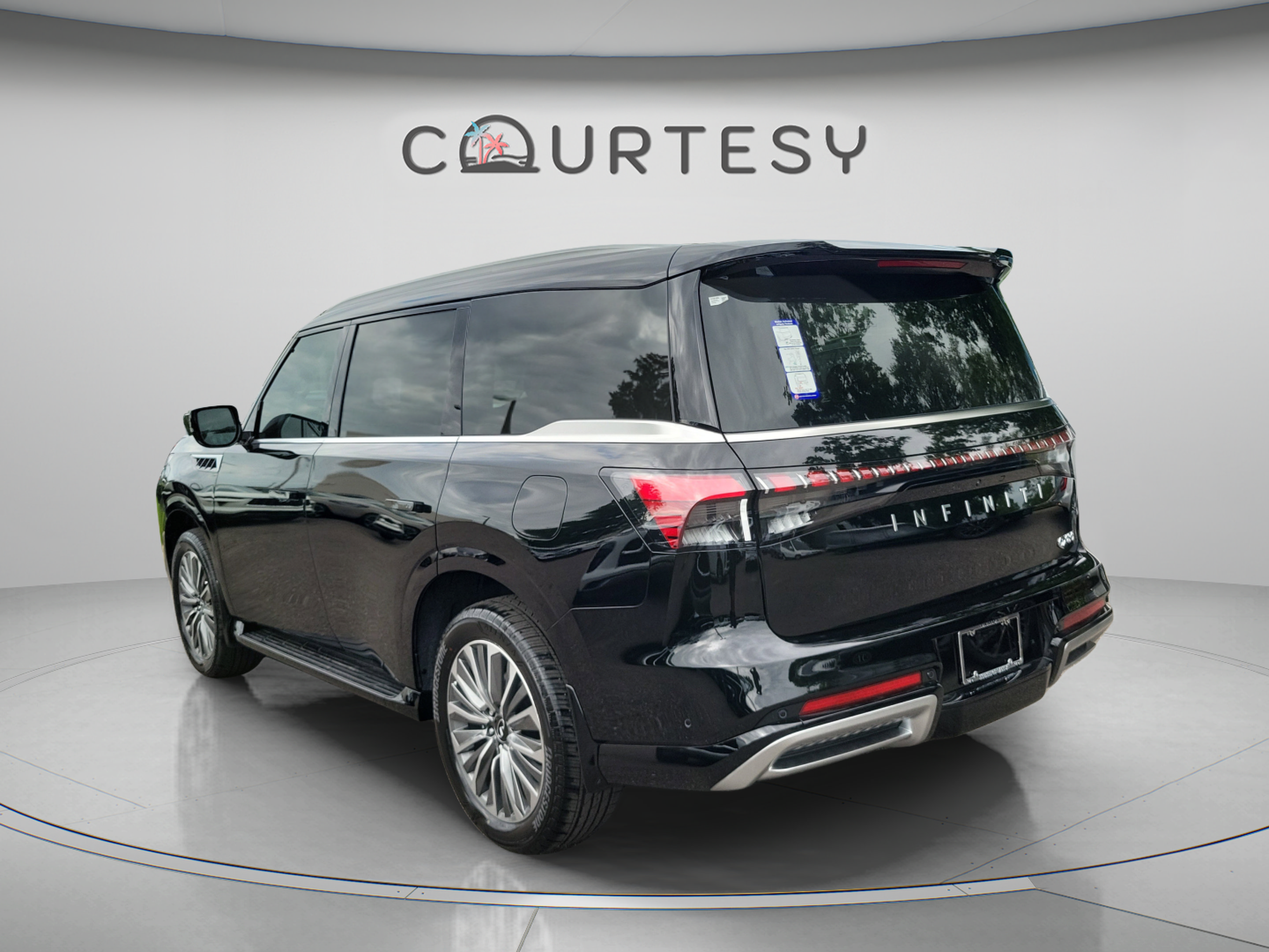 New 2026 INFINITI QX80 Luxe w/ Exterior Package RWD image 2