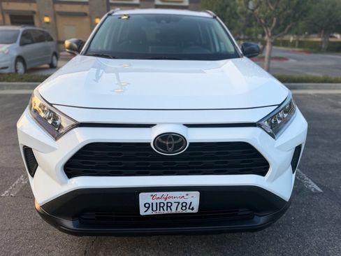 Used 2019 Toyota RAV4 LE w/ Carpet Mat Package FWD image 8