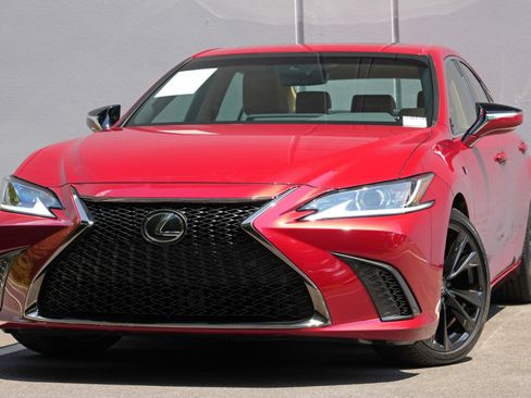 Used 2025 Lexus ES 300h F Sport FWD image 3