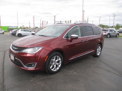 Used 2019 Chrysler Pacifica Limited FWD image 1