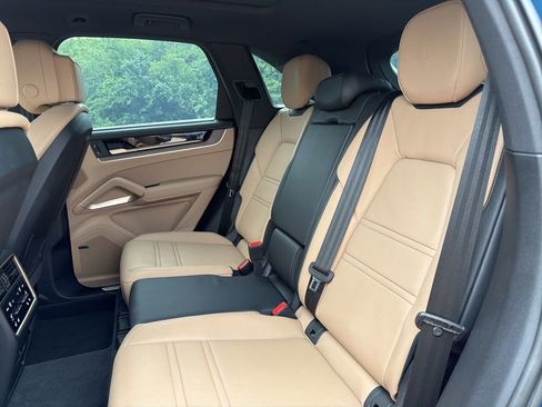 Used 2024 Porsche Cayenne S AWD/4WD image 25