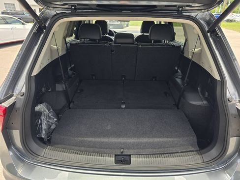 Used 2024 Volkswagen Tiguan SE w/ Panoramic Sunroof Package FWD image 26