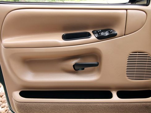 Used 2002 Dodge Ram 2500 Truck SLT image 19