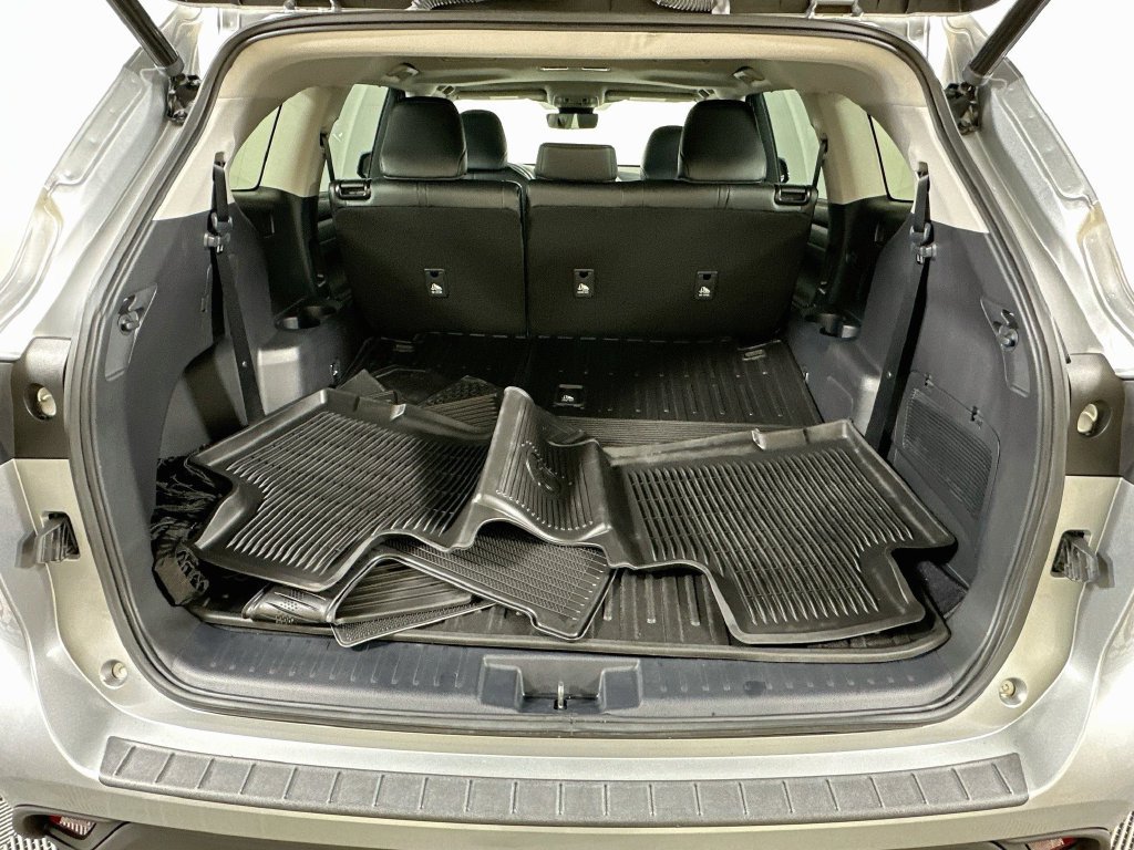 Used 2023 Toyota Highlander XLE FWD image 26