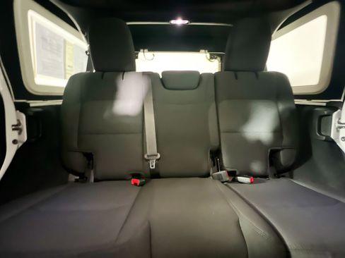 Used 2023 Jeep Wrangler Altitude image 31