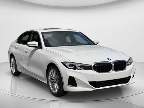 Used 2024 BMW 330i Sedan w/ Convenience Package RWD image 3