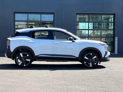 New 2026 Nissan Kicks SR FWD image 7