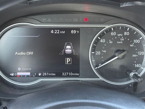 Used 2025 Nissan Versa SV image 40