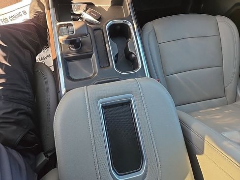 Used 2022 GMC Sierra 1500 SLT w/ SLT Convenience Package image 18