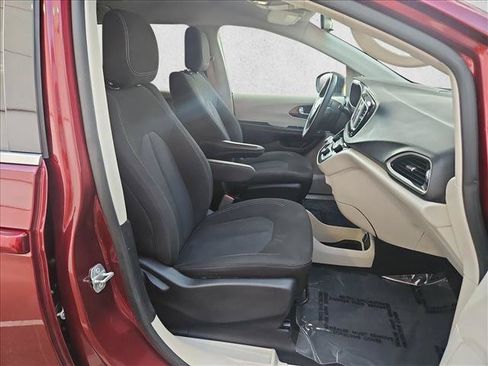 Used 2022 Chrysler Voyager LX FWD image 22