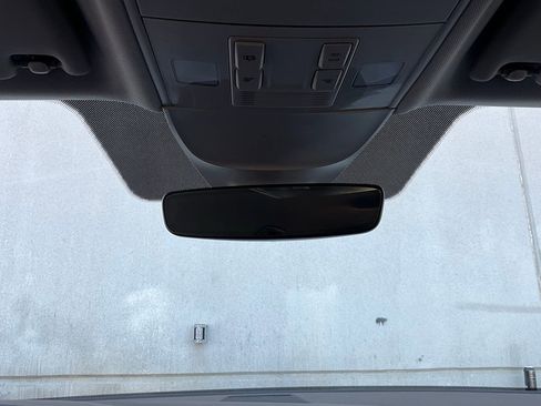 Used 2025 Volkswagen Taos SE image 18