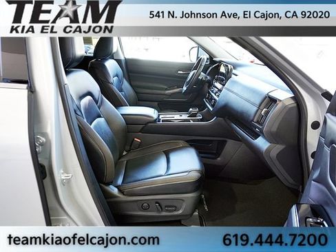 Used 2024 Nissan Pathfinder SL FWD image 12