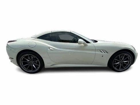 Used 2014 Ferrari California RWD image 6