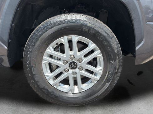 Used 2022 Toyota Tundra SR5 w/ SR5 Convenience Package AWD/4WD image 24