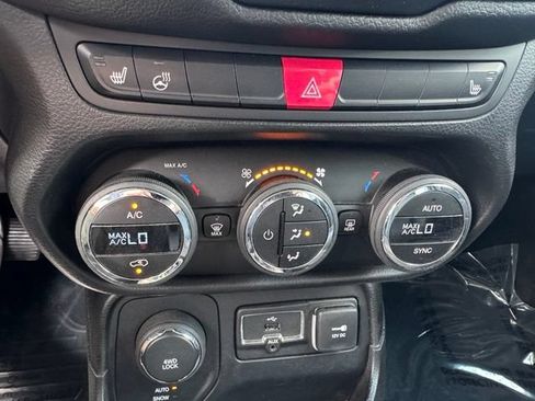 Used 2016 Jeep Renegade Limited AWD/4WD image 19