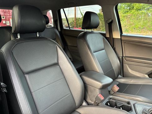 Used 2018 Volkswagen Tiguan SE FWD image 29