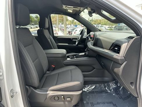 Used 2026 Chevrolet Suburban LS RWD image 29