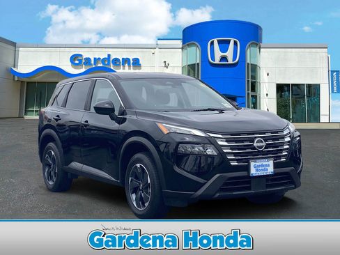 Used 2025 Nissan Rogue SV AWD/4WD image 1