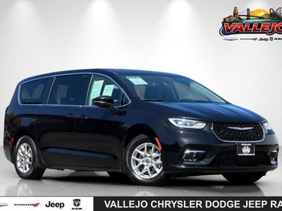 Used 2023 Chrysler Pacifica Touring-L