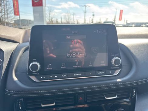 Used 2021 Nissan Rogue SV image 16