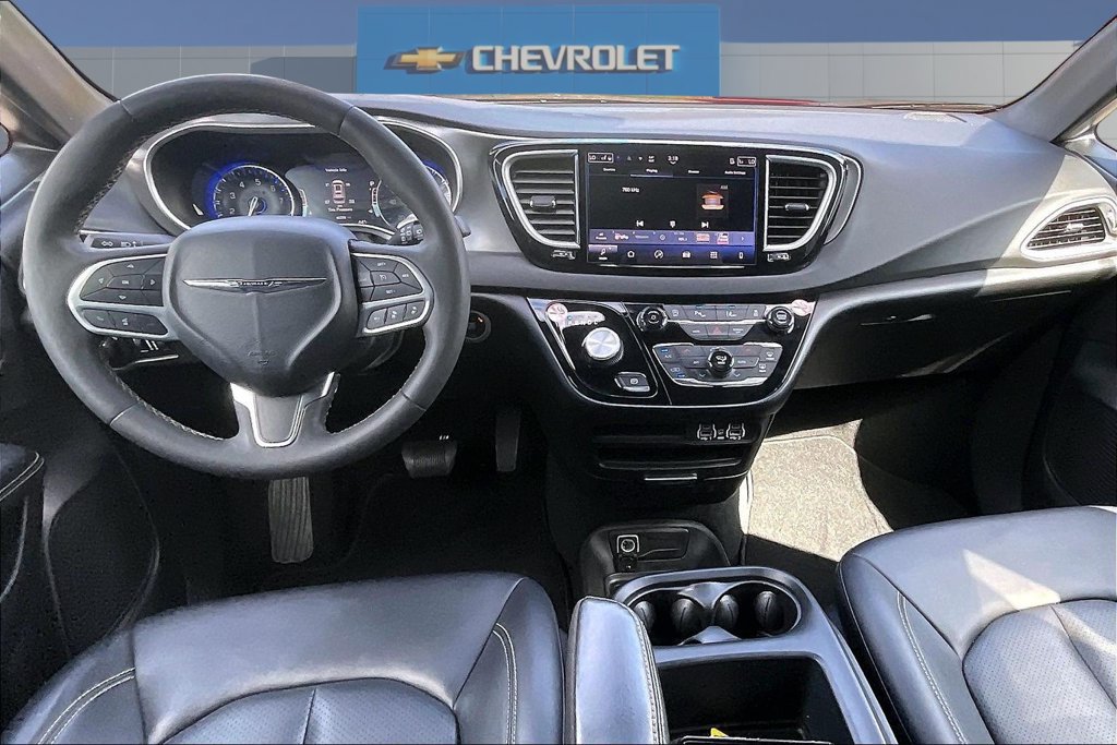 Used 2025 Chrysler Pacifica Select FWD image 7