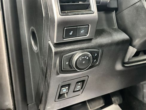 Used 2018 Ford Expedition Platinum image 16