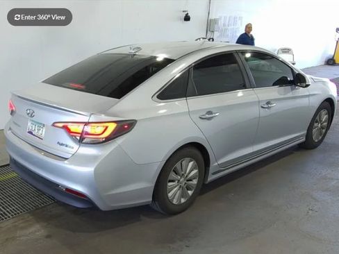 Used 2017 Hyundai Sonata SE FWD image 2