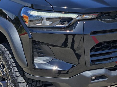 New 2026 Chevrolet Colorado ZR2 w/ Technology Package AWD/4WD image 9