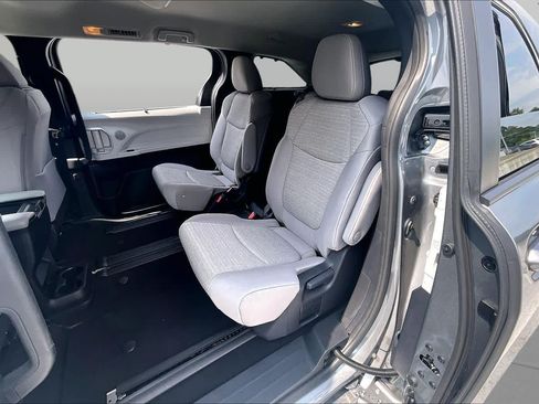 Used 2026 Toyota Sienna LE FWD image 20