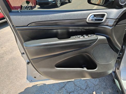 Used 2021 Jeep Grand Cherokee Laredo X AWD/4WD image 14