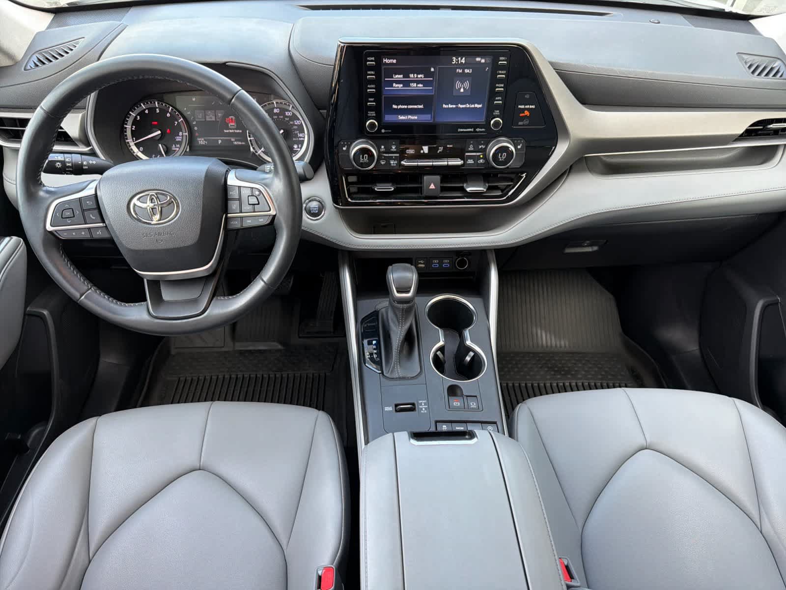 Used 2022 Toyota Highlander XLE FWD image 3