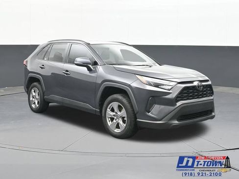 Used 2022 Toyota RAV4 XLE AWD/4WD image 19