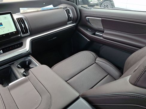 New 2025 Ford Expedition Platinum w/ Platinum Ultimate Package AWD/4WD image 11
