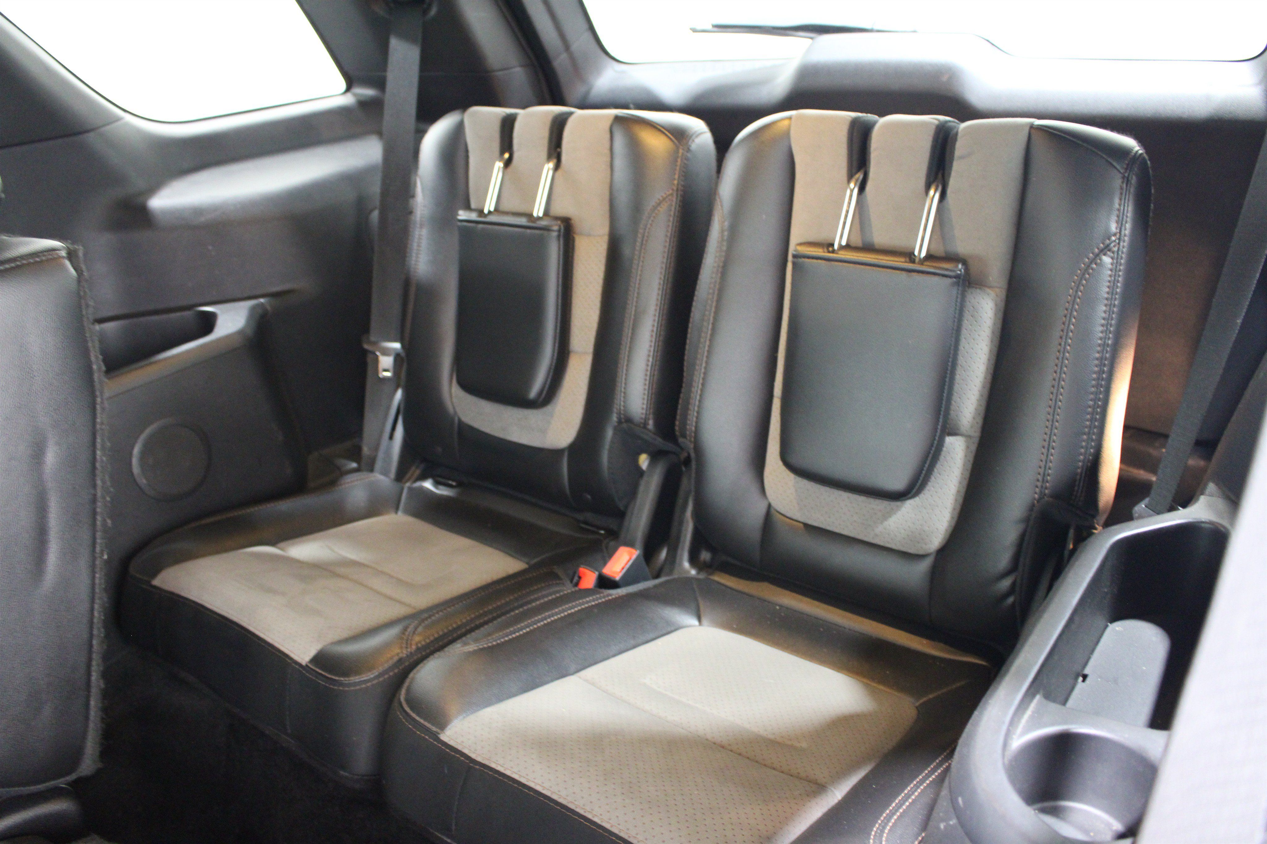 Used 2017 Ford Explorer XLT w/ Equipment Group 202A FWD image 21