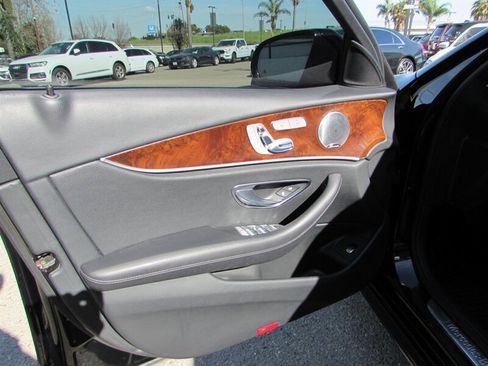 Used 2017 Mercedes-Benz E 400 4MATIC Wagon image 5