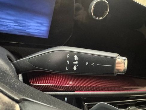 Used 2025 Chevrolet Traverse RS image 22