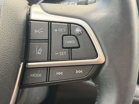 Used 2022 Toyota Highlander XLE image 27