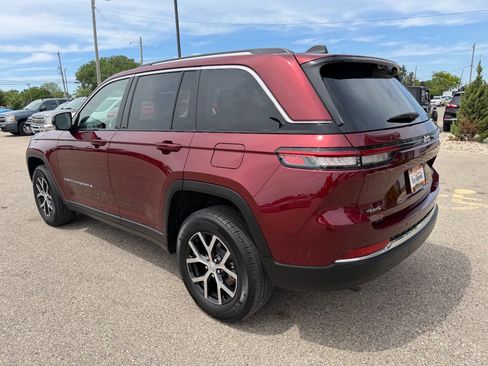 Used 2023 Jeep Grand Cherokee Limited w/ Luxury Tech Group II AWD/4WD image 3