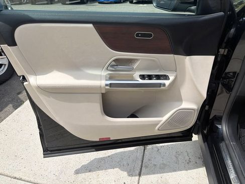 Used 2022 Mercedes-Benz GLB 250 4MATIC w/ Premium Package Lite image 21
