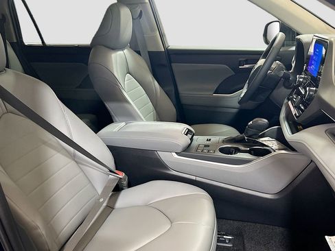 New 2026 Toyota Highlander XLE image 28