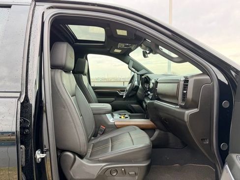 Used 2024 Chevrolet Silverado 2500 High Country w/ Midnight Edition image 11
