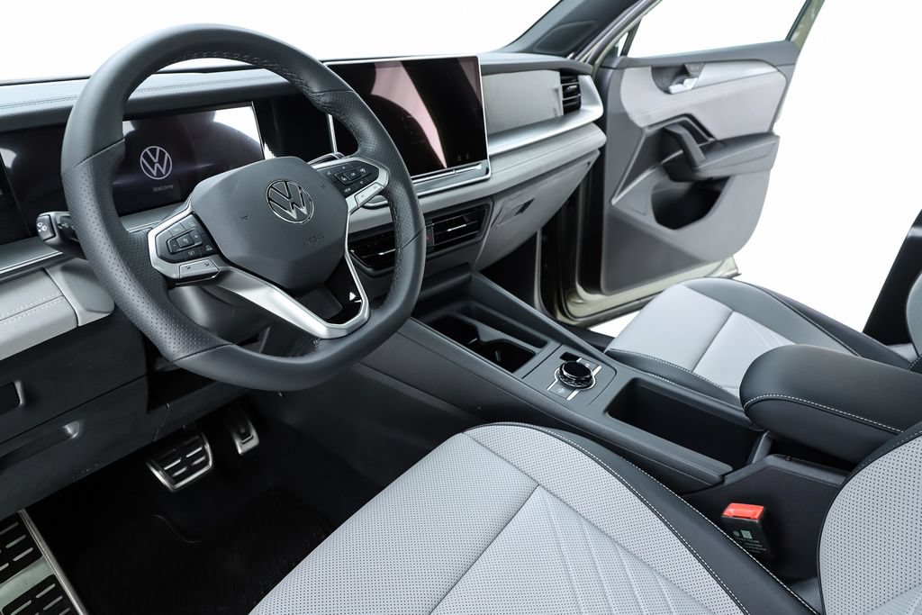 New 2026 Volkswagen Tiguan SE R-Line FWD image 19