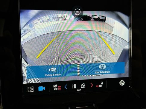 New 2025 Volvo XC40 B5 Plus w/ Climate Package image 28