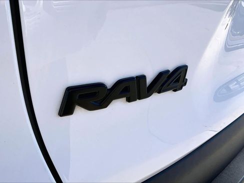 Used 2020 Toyota RAV4 XLE image 30