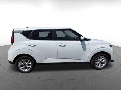 Used 2025 Kia Soul LX w/ LX Technology Package FWD image 10