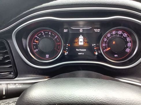 Used 2017 Dodge Challenger R/T Scat Pack w/ Leather Interior Group image 23