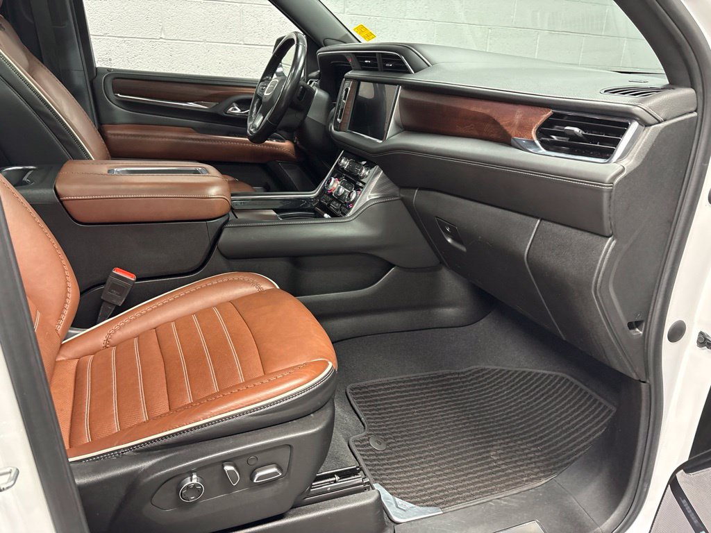 Used 2023 GMC Yukon Denali Ultimate AWD/4WD image 7